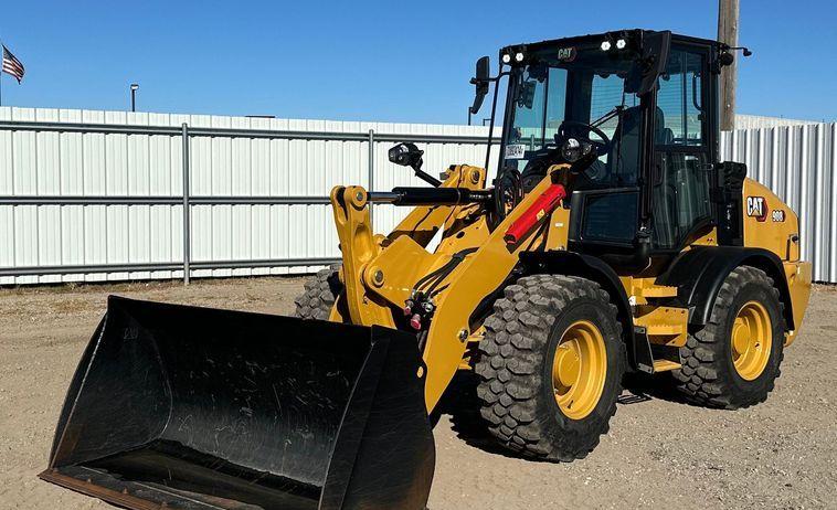 2023 Caterpillar 908